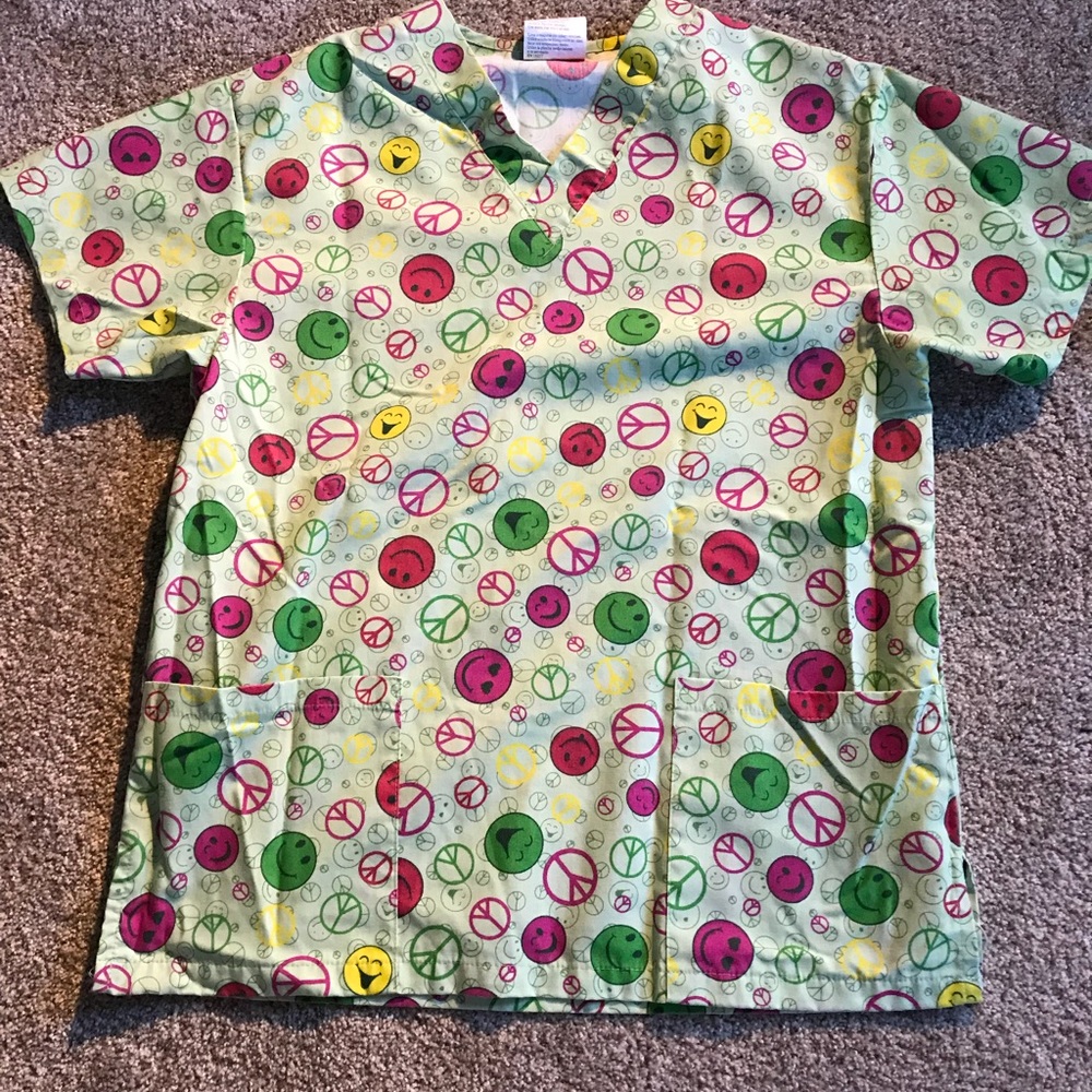 Scrub top bundle - Picture 5 of 7